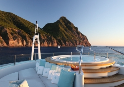 The Rise of Yacht-Based Events: Why Weddings and Corporate Parties Are Moving to the Water blog image